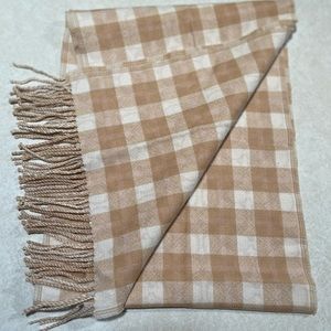 Reversible coach scarf